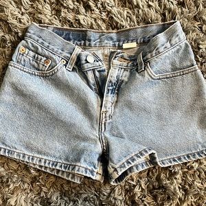 JEAN SHORTS LEVIS FIT AMAZING NO TEARS OR COLORWASH